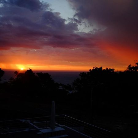 Bright Camps Bay Loft With Stunning Views And Shared Pool Apartman Fokváros Kültér fotó