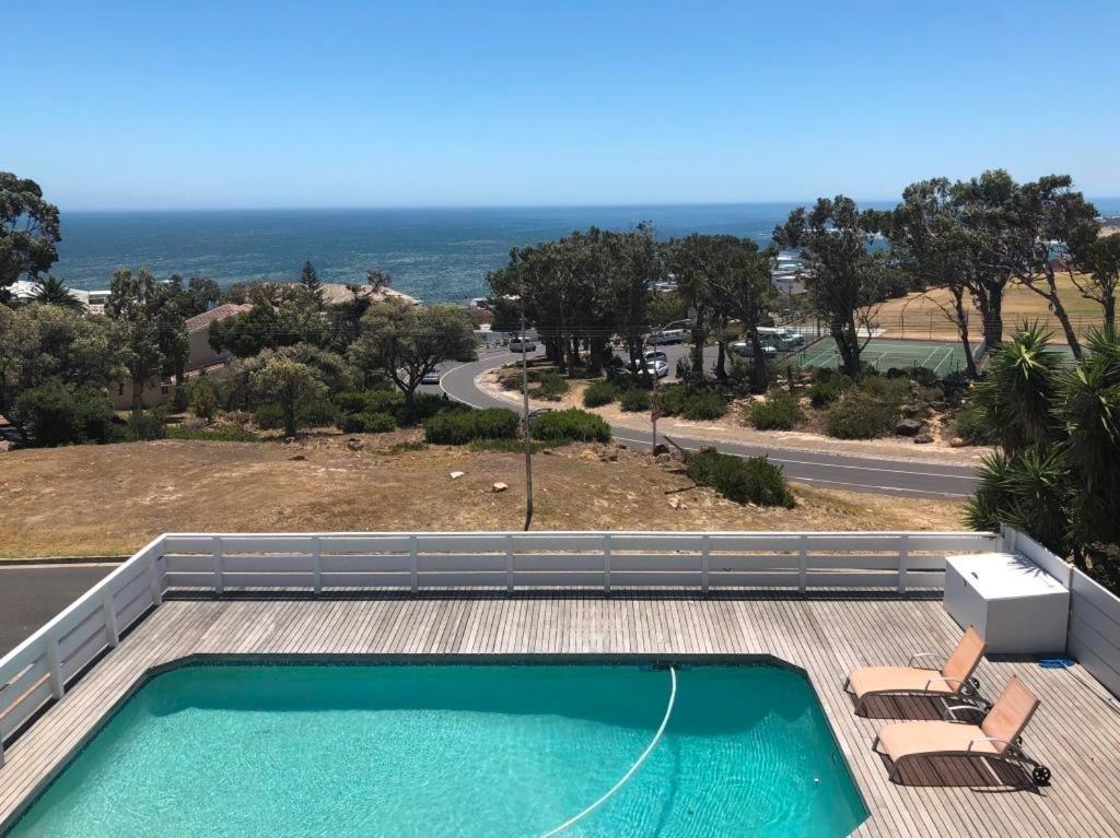 Bright Camps Bay Loft With Stunning Views And Shared Pool Apartman Fokváros Kültér fotó
