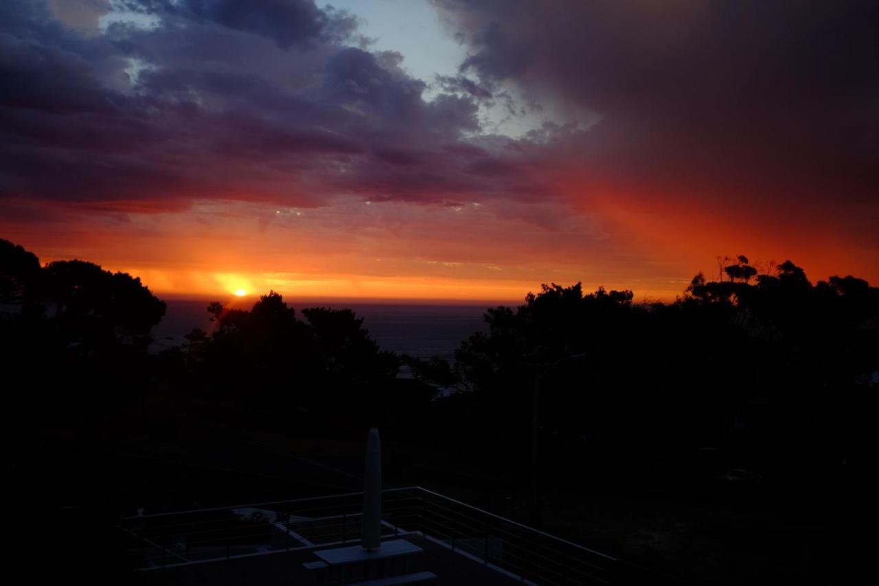 Bright Camps Bay Loft With Stunning Views And Shared Pool Apartman Fokváros Kültér fotó